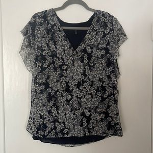 ⚪️🖤NWT White House Black Market Black & White Blouse